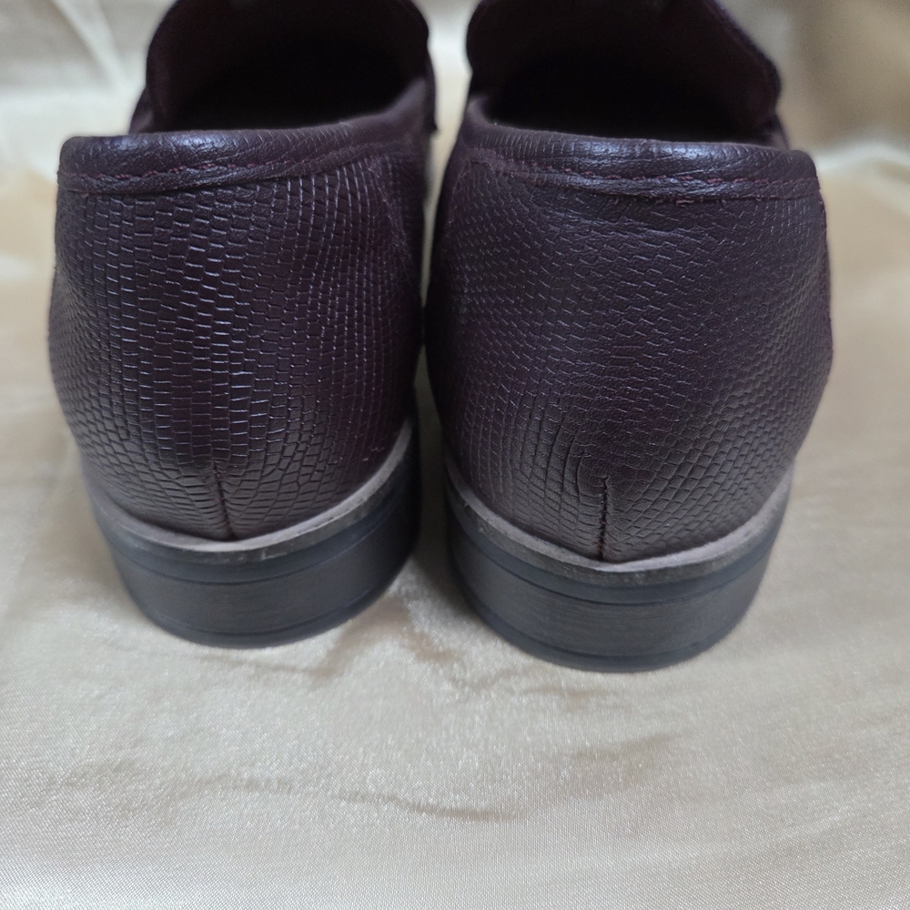 Clarks Women's Textured Maroon Loafers - Picture 8 of 9